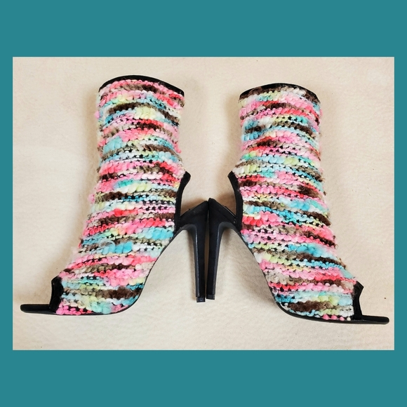 Yarn bootie heels - Picture 4 of 8